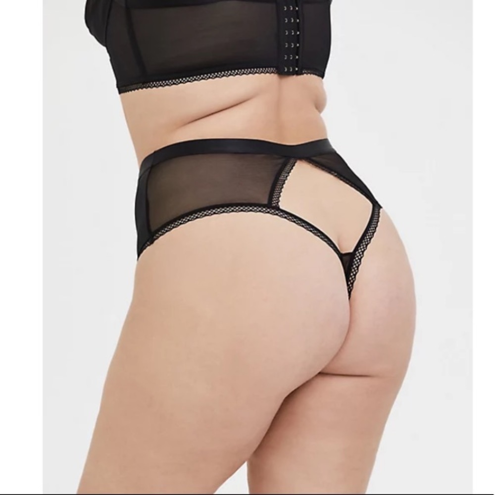 TORRID NWT STRAPS AND RINGS SATIN THONG WITH KEYHOLE BACK
